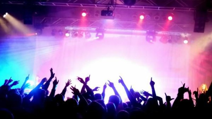 [FORUM] Kalian termasuk yang suka nonton konser atau liatin dari video aja?