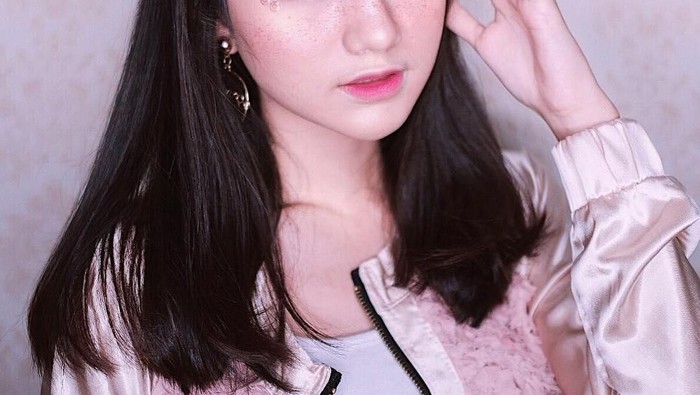 Biar Enggak Iritasi, Begini Cara Memakai Softlens yang Benar!