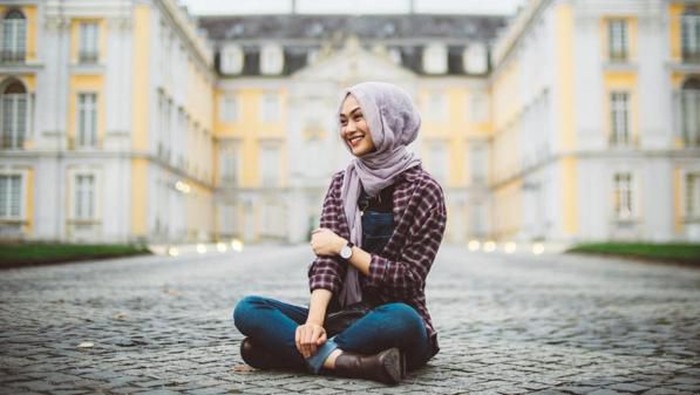 Mix and Match Kemeja Flanel ala Hijabers, Style Cocok Buat Malam Mingguan!