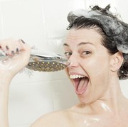 [FORUM] Nyanyi di kamar mandi beneran dosa?