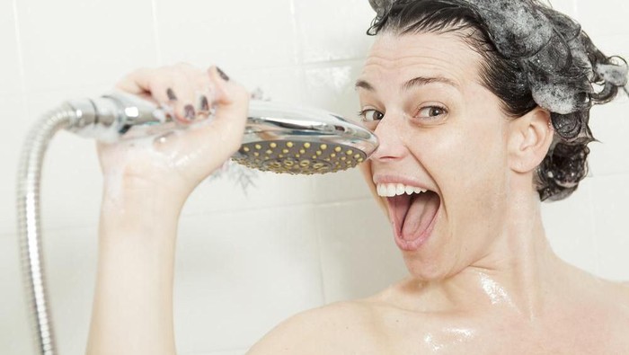 [FORUM] Nyanyi di kamar mandi beneran dosa?