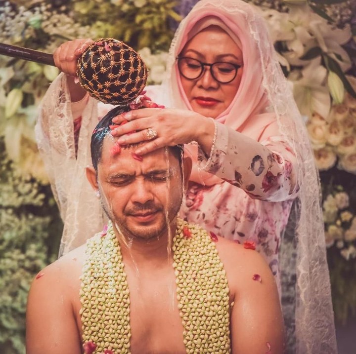 <p>Cucu Soeharto, Danny Bimo Hendro Utomo atau Danny Rukmana menggelar prosesi siraman hari ini, Jumat (14/2/2020) di kediamannya. (Foto: Istimewa)</p>