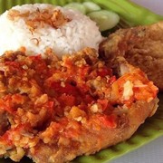 Rekomendasi Ayam Geprek yang Pedasnya Nampol di 5 Kota Besar Indonesia!
