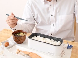 Imut! Rice Cooker Mini Ini Segede Kotak Makan untuk di Kantor