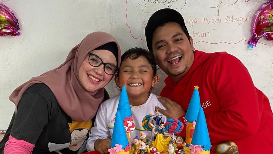 Indra Bekti merayakan ulang tahun anak keduanya, Amabell Eleanor Indrabekti yang bertepatan dengan hari Valentine..
