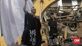 FOTO: Seniman Ruwatan di Reruntuhan TIM Seniman yang tergabung dalam Forum Seniman Peduli TIM melakukan aksi teatrikal dan orasi di reruntuhan bangunan Graha Bakti Budaya Taman Ismail Marzuki, Jakarta