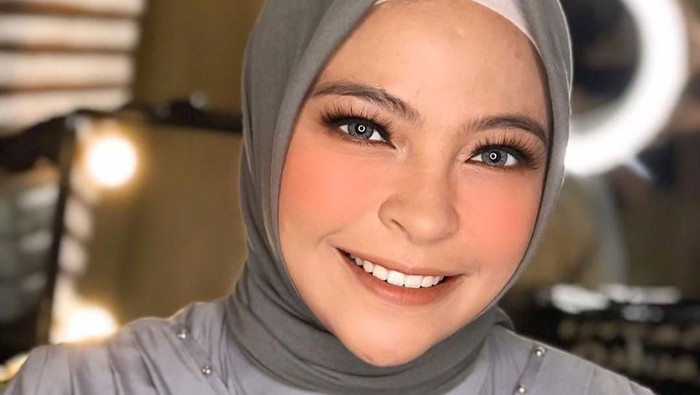 hijab tantri kotak