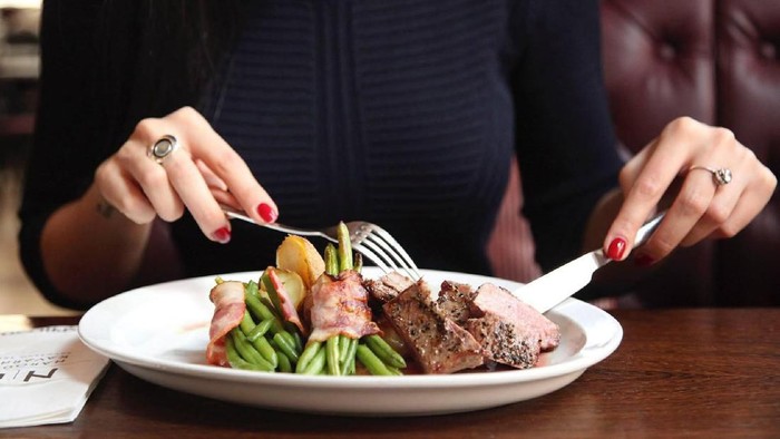 [FORUM] diajak makan sama temen non-muslim di rumahnya nih....