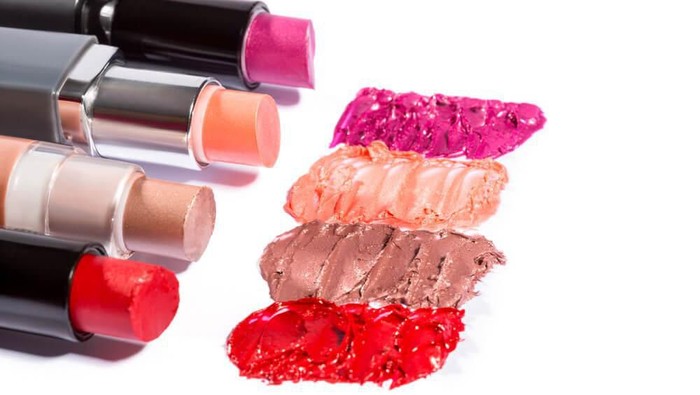 [FORUM] Lebih suka pake lipstick matte, creamy, atau glossy?
