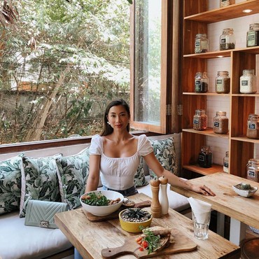 Miliki Tubuh Seksi, Jennifer Bachdim Pernah Sarapan Lontong Sayur Gak Ya?