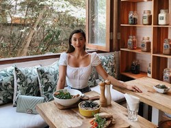 Miliki Tubuh Seksi, Jennifer Bachdim Pernah Sarapan Lontong Sayur Gak Ya?