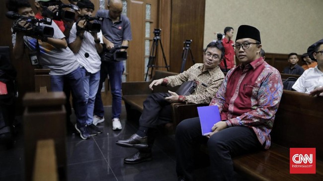 Suap diduga terkait dengan proses percepatan dana hibah KONI dari Kemenpora. Imam Nahrawi juga didakwa menerima gratifikasi.