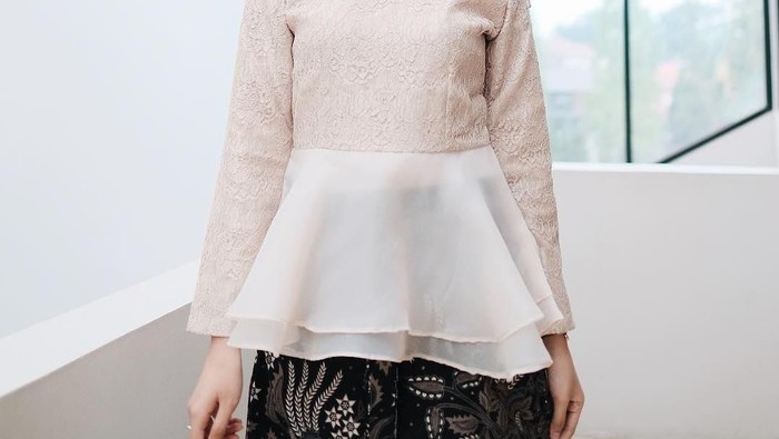 Modis Banget! Ini Tutorial Pashmina yang Paling banyak Dipakai Selebgram