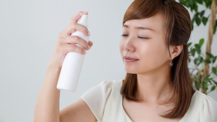 Cegah Photo-Polluaging, Ini Dia 5 Saat Tepat Gunakan Face Mist