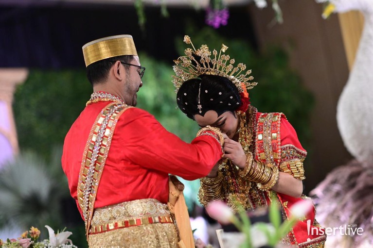 Putra ketiga Tutut Soeharto yakni Danny Bimo Hendro Utomo resmi menikah dengan gadis asal Makassar, Raiyah Chitra Caesaria, Sabtu (15/2).