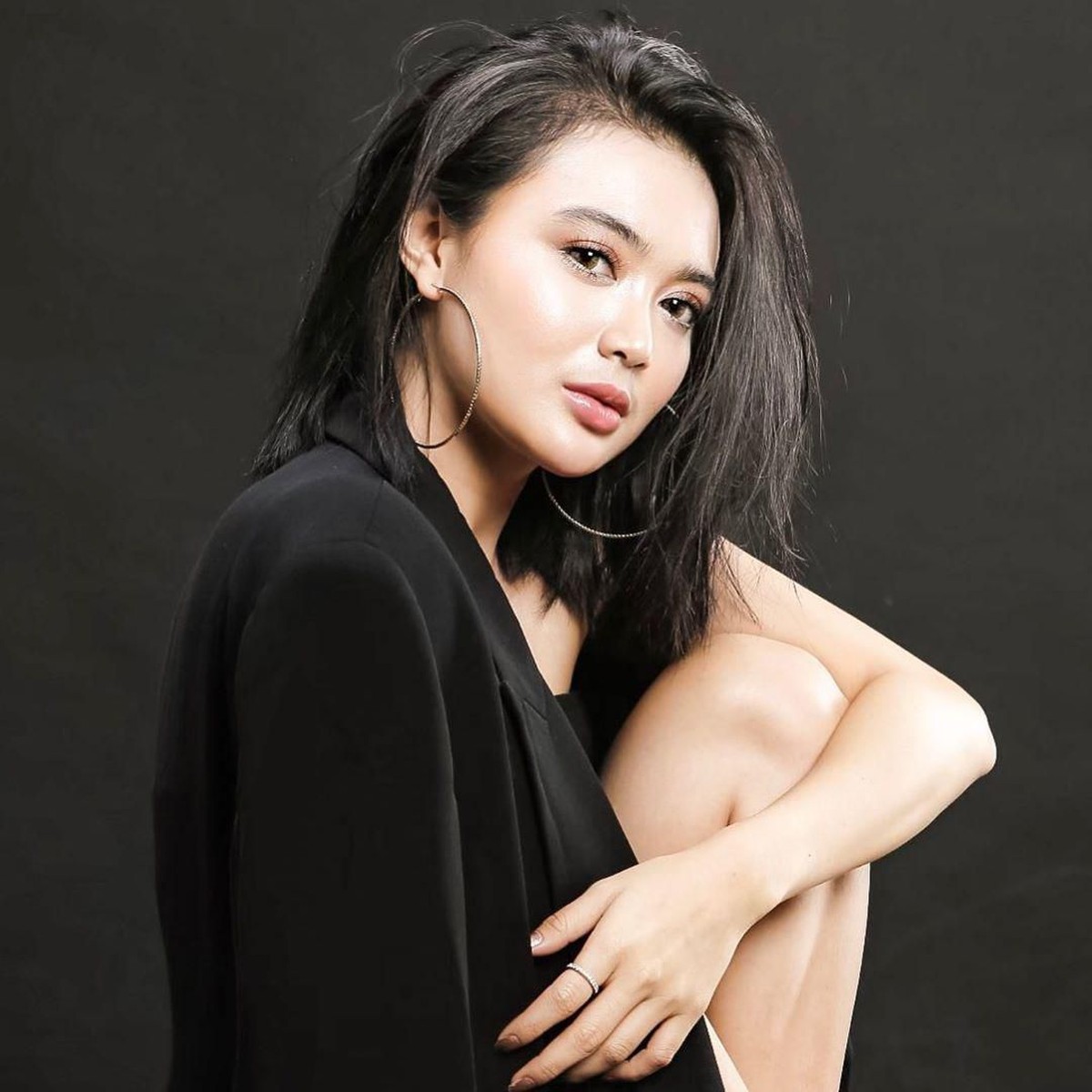 Nama WIka Salim menjadi trending topic usai dijodohkan dengan Ariel NOAH hingga Tukul Arwana&period; Intip potret Wika Salim yuk&excl;