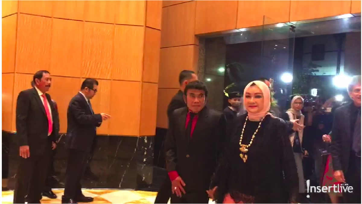 Deretan artis dan pejabat terlihat menghadiri resepsi pernikahan Danny Rukmana dan Raiyah hari ini&comma; Sabtu &lpar;15&sol;2&rpar; di Hotel Mulia&comma; Jakarta&period;
