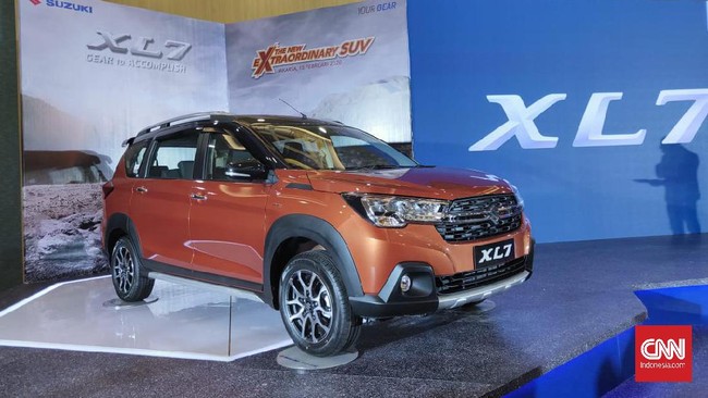 SUV kelas low ini dijual Rp230 juta - Rp267 juta, terdiri dari tiga varian, Alpha, Beta, dan Zeta.