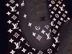 Ilusi Optik Terbaru: Ayo Tebak Ini Sepatu Putih atau Hitam?