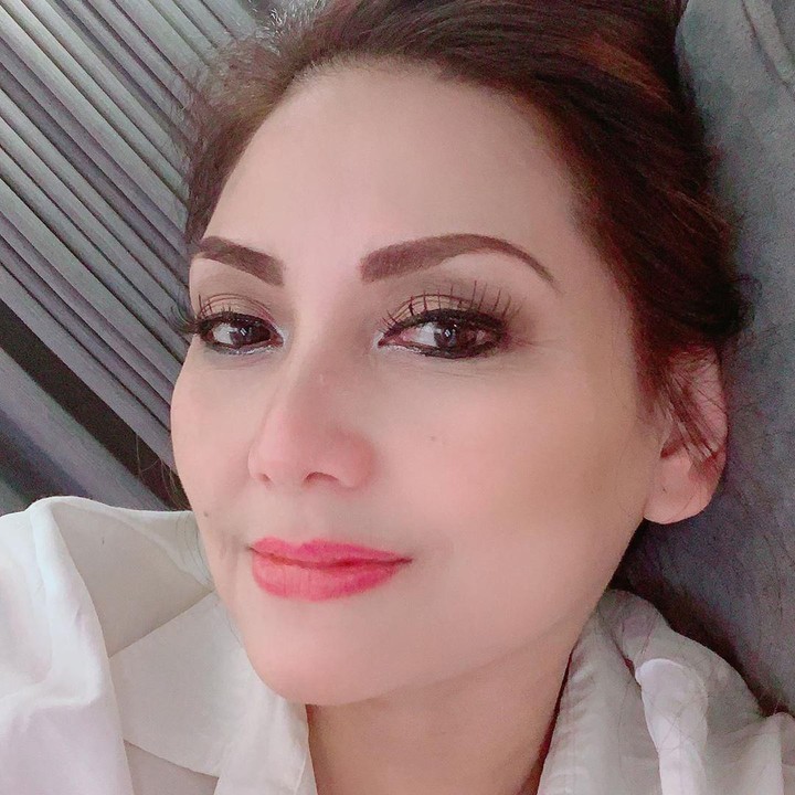Segar dan awet muda. Begitulah ungkapan yang tepat untuk mengomentari Nia Daniaty dalam foto ini. Jangan salah Bun, Nia ternyata telah berusia 55 tahun dan juga telah menjadi seorang nenek. (Foto: Instagram)