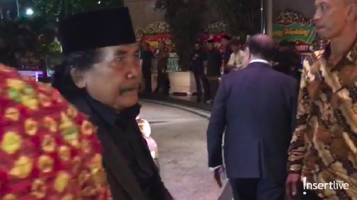 Deretan artis dan pejabat terlihat menghadiri resepsi pernikahan Danny Rukmana dan Raiyah hari ini&comma; Sabtu &lpar;15&sol;2&rpar; di Hotel Mulia&comma; Jakarta&period;