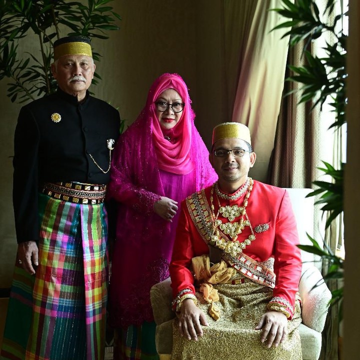 <span style="color: #500050; font-family: Arial, Helvetica, sans-serif; font-size: small;">Kedua orang tua Danny, Siti Hardijanti Rukmana dan Indra Rukmana setia mendampingi sang putra. (Foto: Istimewa)</span>