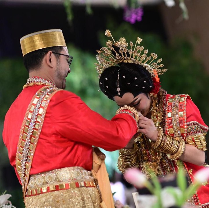 <span style="color: rgb(34, 34, 34); font-family: Arial, Helvetica, sans-serif; font-size: small;"> Selamat berbahagia dan menempuh hidup baru Danny dan Raiyah. (Foto: Istimewa)</span>