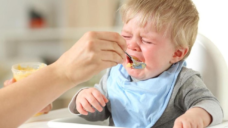 Anak usia 18 bulan yang susah makan itu benar-benar bikin khawatir ya, Bunda. Apakah Bunda pernah mengalami? Simak yuk, beberapa cara mengatasinya.