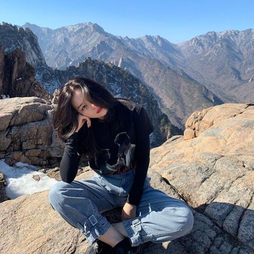 Terlihat Aneh, Fans Khawatir Lihat Lengan Seulgi Red Velvet