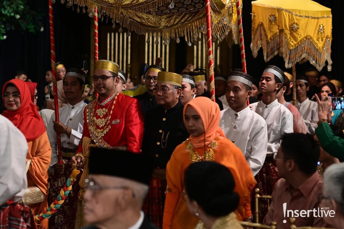 Putra ketiga Tutut Soeharto yakni Danny Bimo Hendro Utomo resmi menikah dengan gadis asal Makassar&comma; Raiyah Chitra Caesaria&comma; Sabtu &lpar;15&sol;2&rpar;&period;