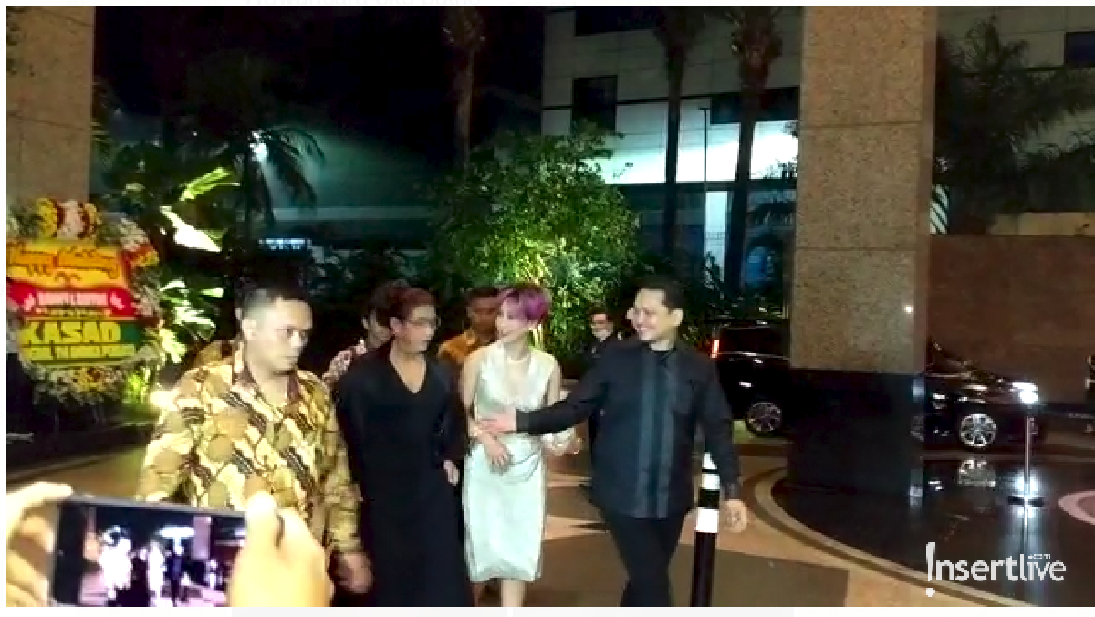 Deretan artis dan pejabat terlihat menghadiri resepsi pernikahan Danny Rukmana dan Raiyah hari ini&comma; Sabtu &lpar;15&sol;2&rpar; di Hotel Mulia&comma; Jakarta&period;