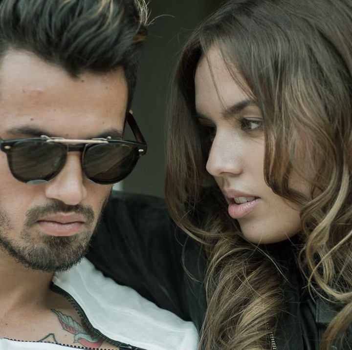 <p>Pesepakbola Indonesia yang merupakan pemain naturalisasi, Stefano Lilipaly, menikah dengan Carmen Rowena Lumanauw pada 2014 lalu. Keduanya kini sudah dikaruniai dua orang anak. (Foto: Instagram)</p>