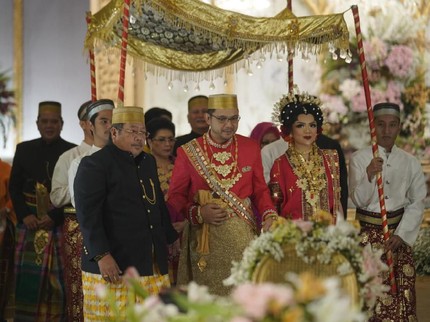 7 Foto Akad Nikah Cucu Soeharto dan Pramugari Raiyah dengan Adat Bugis
