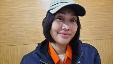 img-title Mereka pun Julid, Kumis Lucinta Luna Tumbuh Nggak Ya di Tahanan?