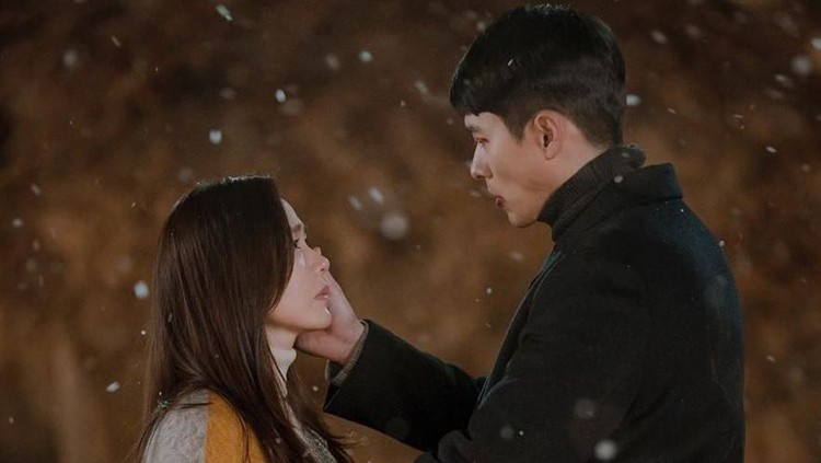 Demam drama Korea Crash Landing on You dialami beberapa public figure di Indonesia. Berikut ini 5 public figure yang suka dengan drama Crash Landing on You.