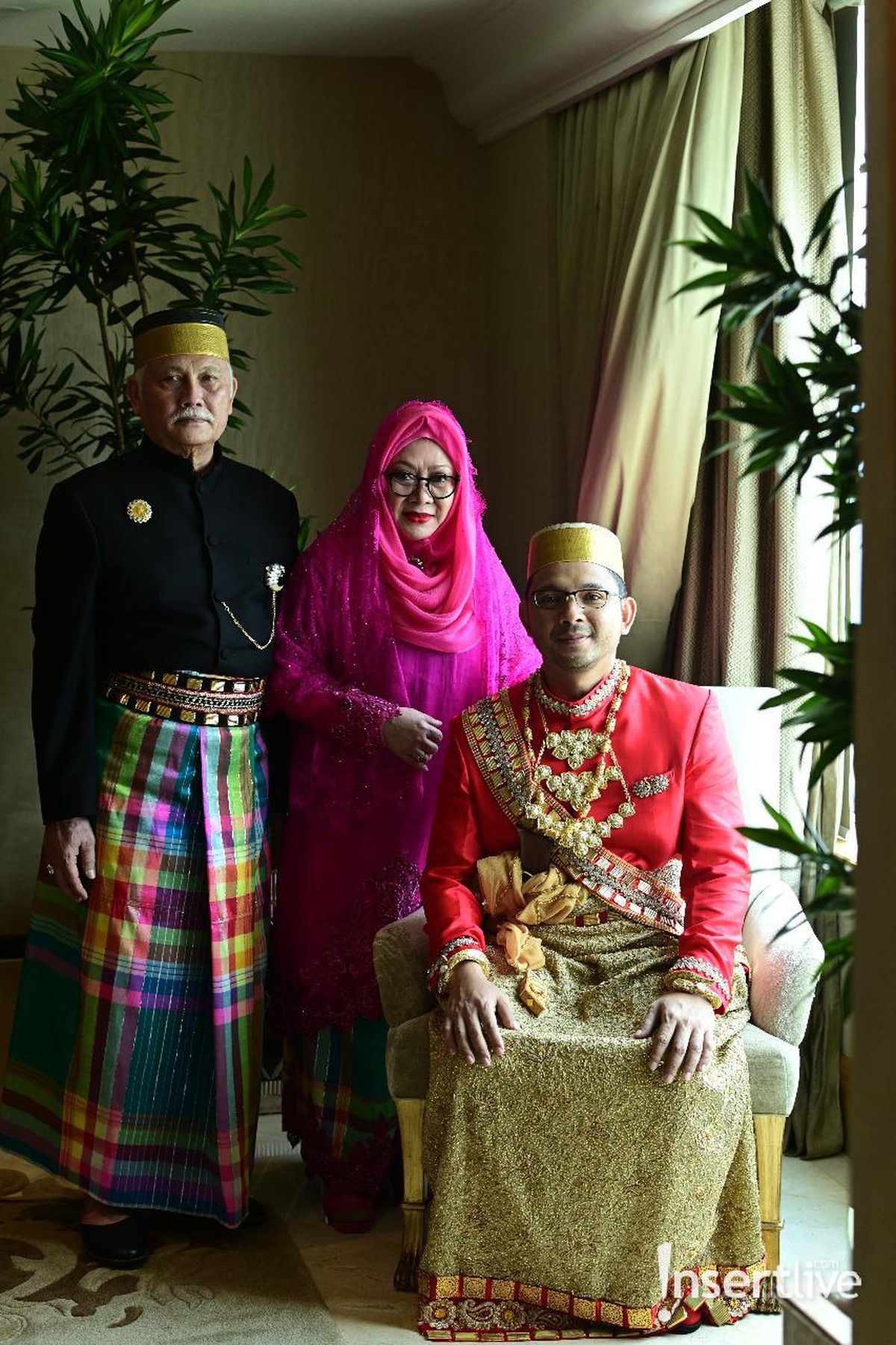 Putra ketiga Tutut Soeharto yakni Danny Bimo Hendro Utomo resmi menikah dengan gadis asal Makassar&comma; Raiyah Chitra Caesaria&comma; Sabtu &lpar;15&sol;2&rpar;&period;