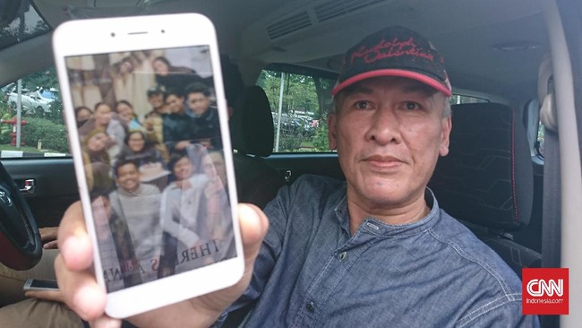 Muhammad Cik Anang menjemput sang anak, Yusuf Azhar, yang selesai menjalani masa observasi di Natuna.