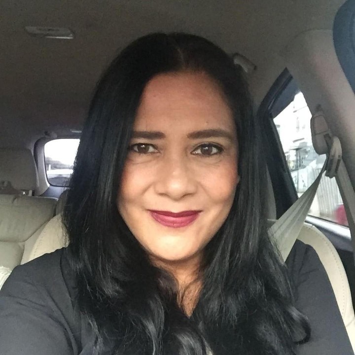 Bisakah Bunda menebak usia artis cantik Indonesia yang satu ini, Lydia Kandou. Ibu dari Nana Mirdad tersebut sudah berusia 56 tahun lho. Lydia juga sudah menjadi seorang nenek. (Foto: Instagram)