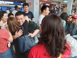 Video Ekspresi Bahagia WNI yang Diobservasi di Natuna Tiba di Jakarta