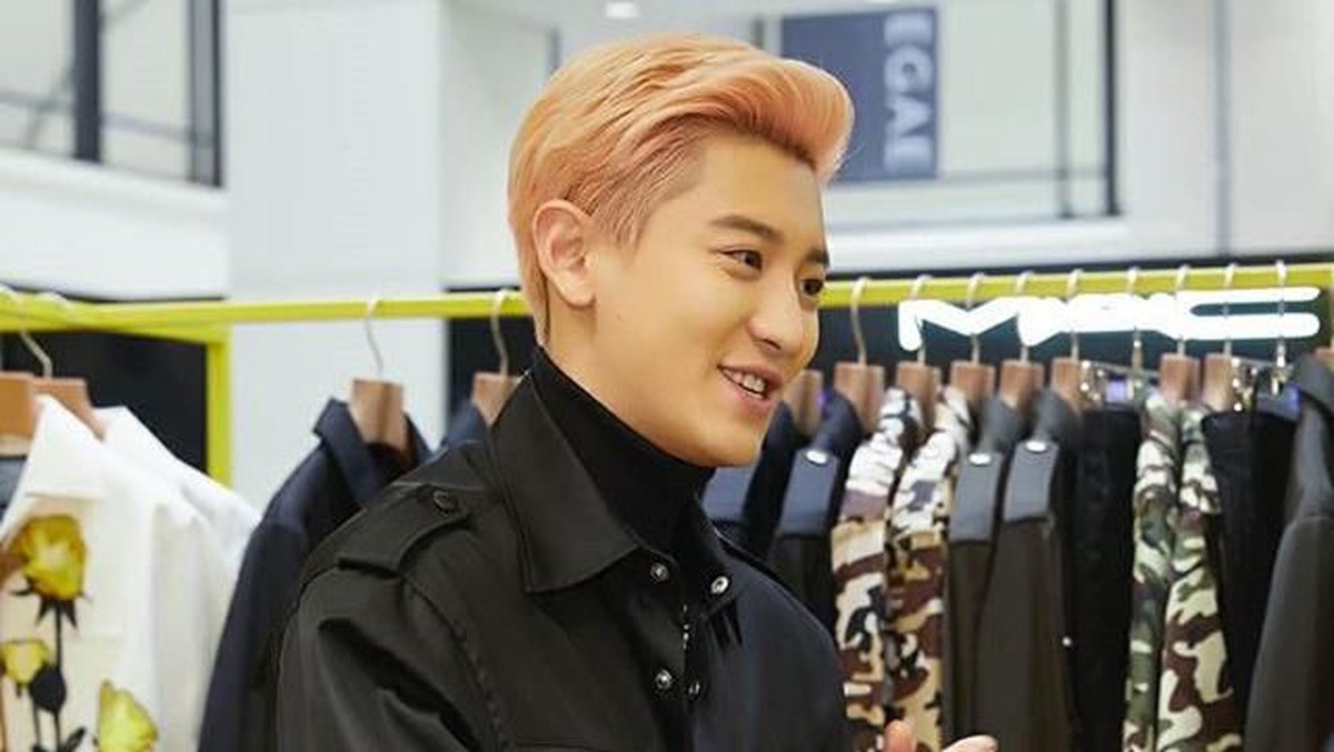 Beberapa potret tampan Chanyeol EXO yang followersnya tembus 20 juta orang di Instagram versi Insertlive&period;