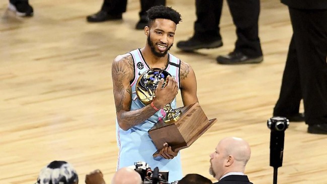 FOTO: Jones Melayang dan Juara Slam Dunk NBA All Star 2020