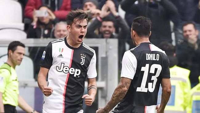 Juventus' Paulo Dybala, left, celebrates scoring his side's opening goal during the Serie A soccer match between Juventus and Brescia, a the Allianz Stadium in Turin, Italy, Sunday, Feb. 16, 2020. (Marco Alpozzi/Lapresse via AP)