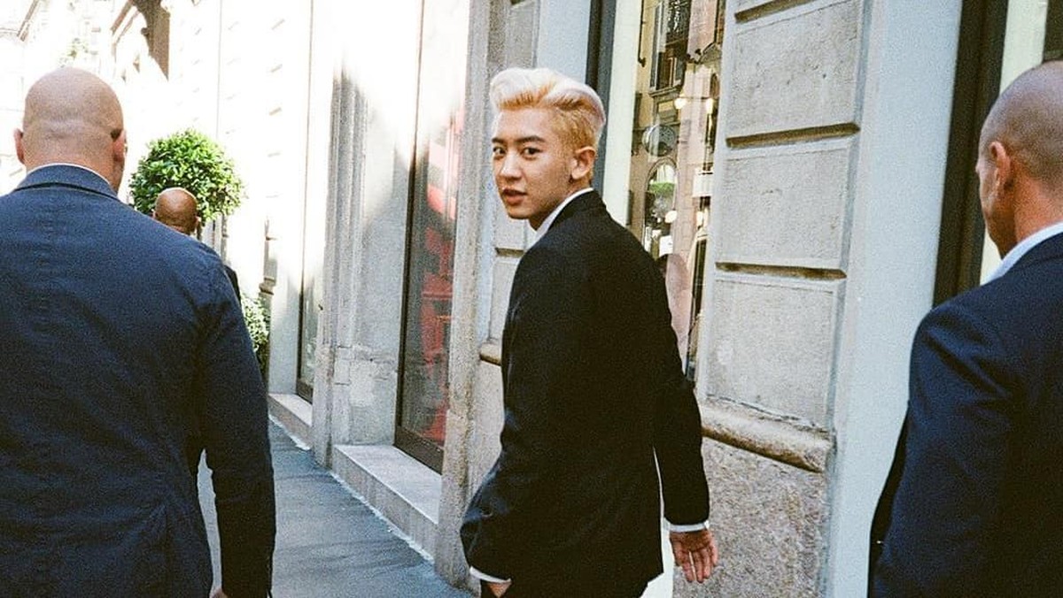 Beberapa potret tampan Chanyeol EXO yang followersnya tembus 20 juta orang di Instagram versi Insertlive&period;