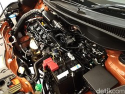 Mesin Mobil Boleh Dicuci Pakai Air Nggak Sih?