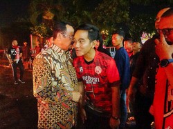 Menebak Makna Bisik-bisik Gibran-Purnomo Tadi Malam