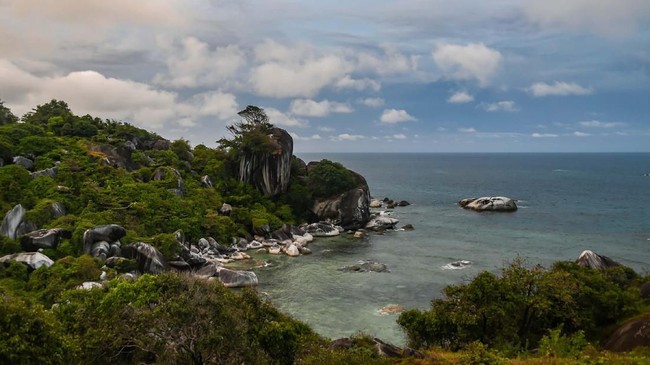 Menlu Retno mendorong investor AS untuk berinvestasi lebih banyak di Indonesia, termasuk untuk proyek di pulau-pulau terluar, seperti Pulau Natuna.