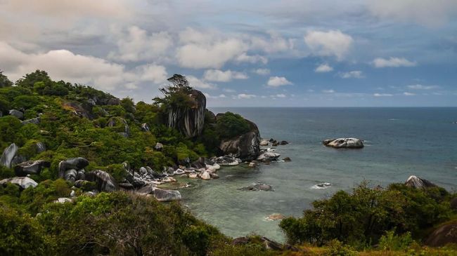 RI Undang AS Investasi di Natuna Menlu Retno mendorong investor AS untuk berinvestasi lebih banyak di Indonesia, termasuk untuk proyek di pulau-pulau terluar, seperti Pulau Natuna.