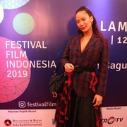 Pesona dan Tampilan Modis Deretan Artis di Red Carpet Malam Nominasi FFI 2019!