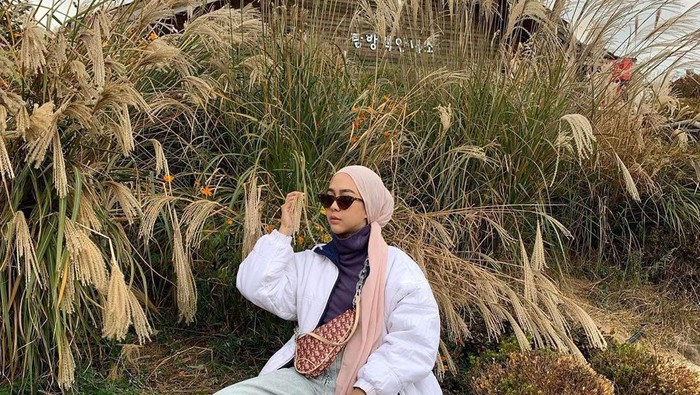 6 Padu Padan Celana Cargo untuk Hijaber Edgy Seperti Intan Khasanah