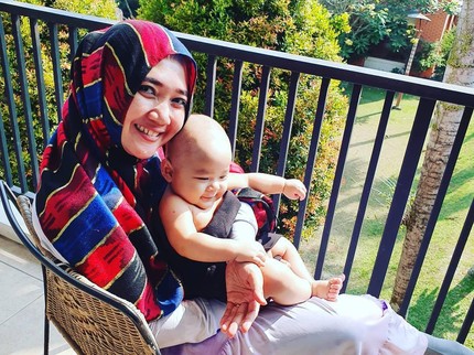 7 Potret Mantan Penyanyi Cilik yang Kini Sudah Jadi Ibu Muda